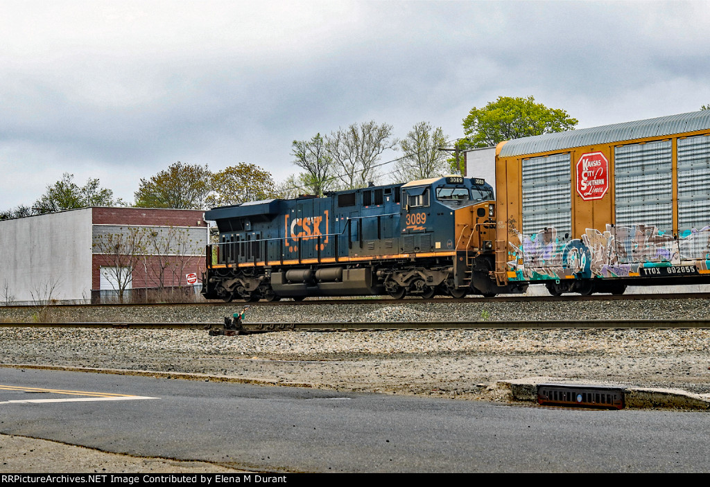 CSX 3089 on M-218